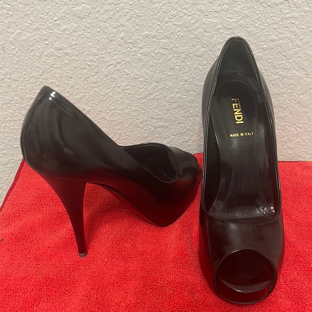 Fendi. Leather pump. Size 37. Black . Worn 2-3 times. Excellent condition